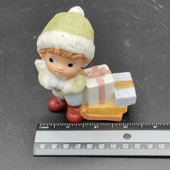 Vintage Porcelain Homco Christmas Boy With Sled & Presents Figurine #5556 - Picture 7 of 7